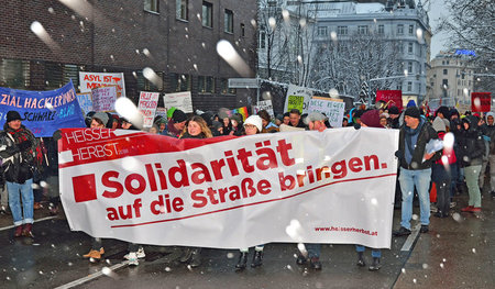 »Heißer Herbst« bei bitterer Kälte: Die Demonstranten zogen im S... »Heißer Herbst« bei bitterer Kälte: Die Demonstranten zogen im S...