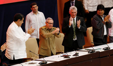 Gemeinsam gegen den Imperialismus: Nicolás Maduro, Raúl Castro, ...