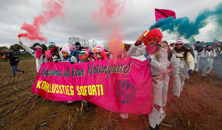 Protest gegen die Rodung des Hambacher Forsts am 27. Oktober in ...