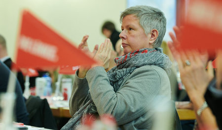 Alte und neue Landesvorsitzende der Berliner Linkspartei: Katina... Alte und neue Landesvorsitzende der Berliner Linkspartei: Katina...
