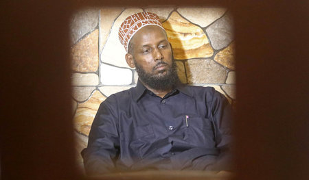 Mukhtar Robow bei einer Pressekonferenz am 4. November in Baidoa Mukhtar Robow bei einer Pressekonferenz am 4. November in Baidoa