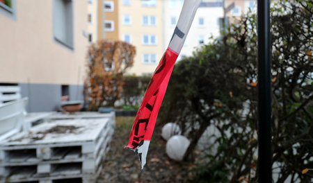 Absperrband der Polizei an einem der drei Tatorte im Nürnberger ... Absperrband der Polizei an einem der drei Tatorte im Nürnberger ...