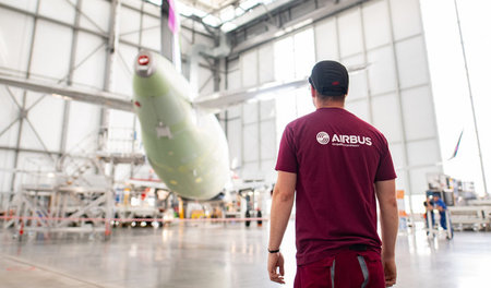 Airbus und Kfz-Konzerne sollen verstärkt auf die Einheitswährung...