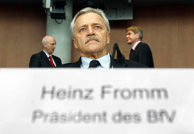Verfassungsschutzchef Fromm darf nichts sagen. Selbst wenn er dü... Verfassungsschutzchef Fromm darf nichts sagen. Selbst wenn er dü...