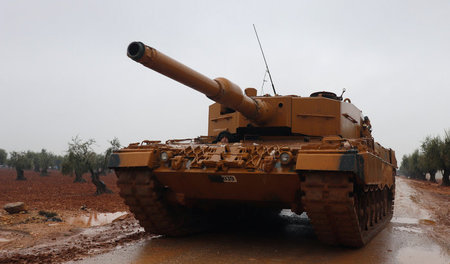 Besatzungstruppen in Syrien: Türkischer Panzer in der Nähe der S...