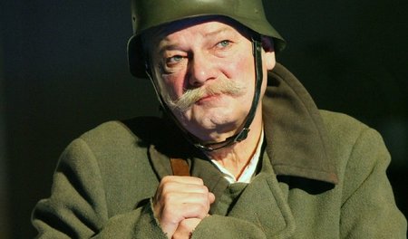 Seit gestern 70: Dieter Montag im Brechts »Schweyk« am BE (Probe...