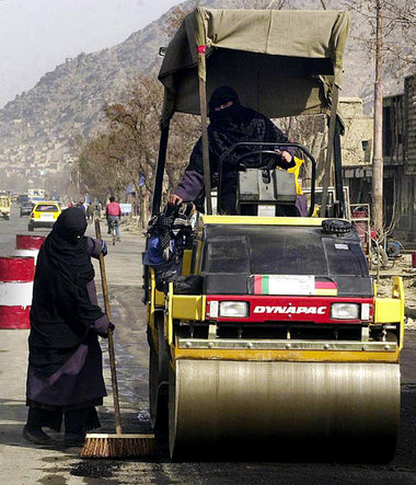 »Anders als das Stereotyp will«: 8. März 2004 in Kabul »Anders als das Stereotyp will«: 8. März 2004 in Kabul