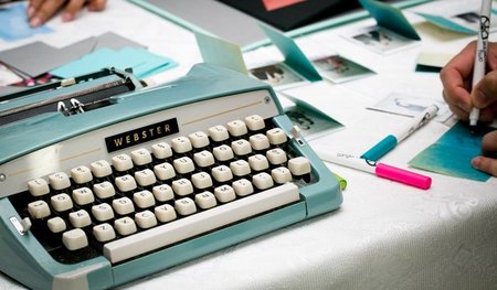 typewriter-1791834.jpg