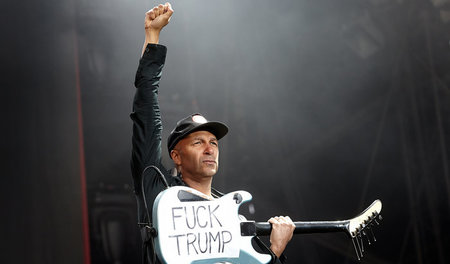 Immer schön kämpferisch: Tom Morello zeigt Haltung (4.6.2017, »R...