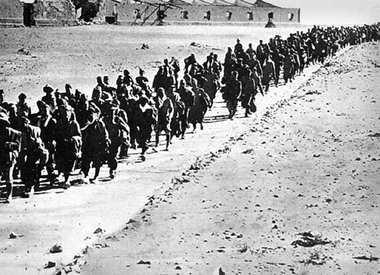 Anfang vom Ende: Italiener 1940 auf dem Weg in die Gefangenschaf... Anfang vom Ende: Italiener 1940 auf dem Weg in die Gefangenschaf...