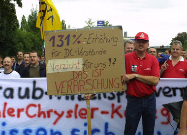 "alternative"-Aktion: Daimler-Arbeiter blockieren am 15. Juli 20... "alternative"-Aktion: Daimler-Arbeiter blockieren am 15. Juli 20...