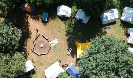 Sommerferienlager der Roten Peperoni aus der Vogelperspektive Sommerferienlager der Roten Peperoni aus der Vogelperspektive