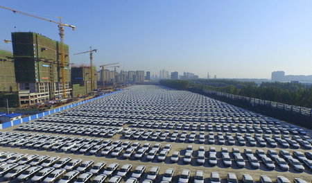 VW-Pkw auf Werkparkplatz in Changchun: China ist wichtigster Abs...
