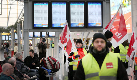 Warnstreik_am_Flugha_59925659.jpg