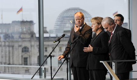 Berlin, Bundeskanzleramt, 28. Oktober 2008: Die Bundesregierung ...