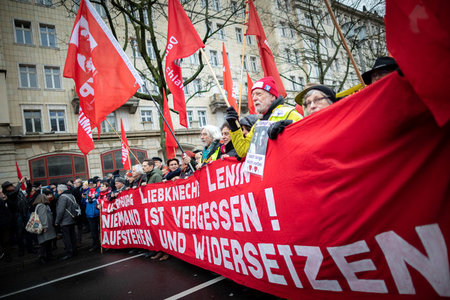 Niemand ist vergessen: Luxemburg-Liebknecht-Demonstration am Son...