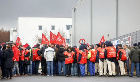 2019 müssen die Kämpfe weitergehen: Warnstreik beim Airbagherste... 2019 müssen die Kämpfe weitergehen: Warnstreik beim Airbagherste...