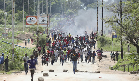 Zimbabwe_Fuel_Protes_59975476.jpg