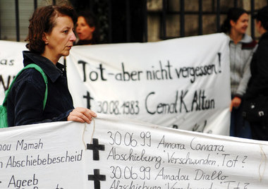 Protest gegen staatlichen Rassismus im August 2007 in Berlin Protest gegen staatlichen Rassismus im August 2007 in Berlin
