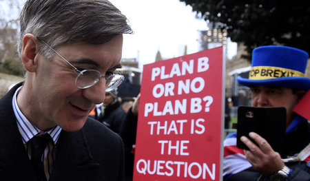 In der Kritik: Der Tory-Abgeordnete Jacob Rees-Mogg durchquert e... In der Kritik: Der Tory-Abgeordnete Jacob Rees-Mogg durchquert e...