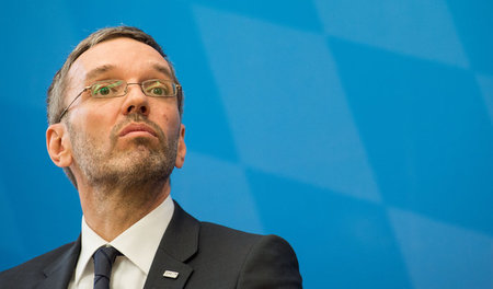 Österreichs Innenminister Herbert Kickl von der FPÖ bei Freunden... Österreichs Innenminister Herbert Kickl von der FPÖ bei Freunden...