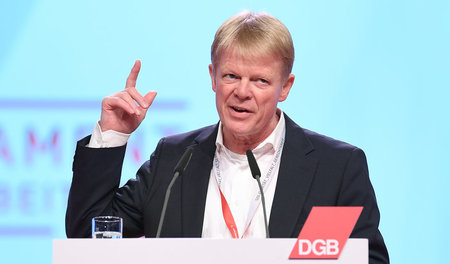 Hilfe kommt von oben: Reiner Hoffmann beim DGB-Bundeskongress in...