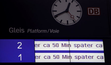Am schlimmsten aber lügen die Fahrpläne der Deutschen Bahn Am schlimmsten aber lügen die Fahrpläne der Deutschen Bahn