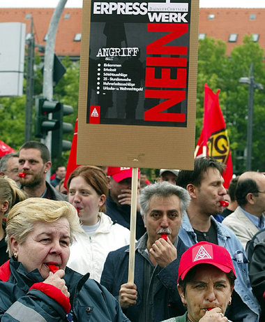 Die Akzeptanz einschneidender Verschlechterungen bei Daimler dur...