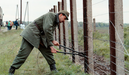 Grenze auf, Markt und bürgerliche Demokratie rein. Demontage des... Grenze auf, Markt und bürgerliche Demokratie rein. Demontage des...