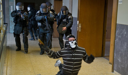 SEK_der_Polizei_uebt_32943562.jpg