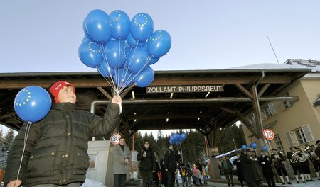 Freizügigkeit dank EU-Papieren: Nach dem Schengen-Abkommen fiele... Freizügigkeit dank EU-Papieren: Nach dem Schengen-Abkommen fiele...