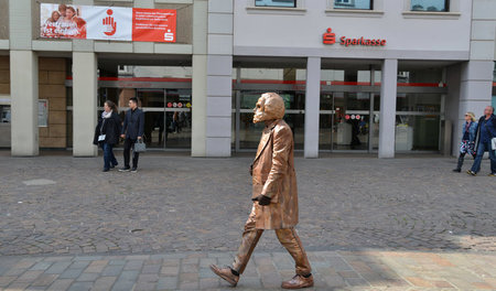 Was aber braucht der Wohnungslose? Sozialarbeiter in der Fußgäng...