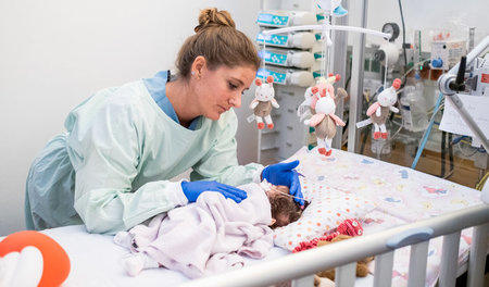 Ausbeutung im Krankenhaus: Pflegerin auf der Kinderintensivstati...