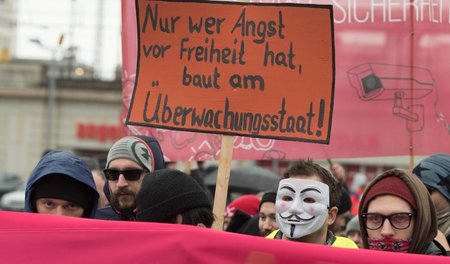 Absage an autoritäre Entwicklung: Demonstrationsteilnehmer am Sa... Absage an autoritäre Entwicklung: Demonstrationsteilnehmer am Sa...