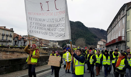 Demo der »Gelbwesten« in Foix: »Re: Rebellion in Frankreich« Demo der »Gelbwesten« in Foix: »Re: Rebellion in Frankreich«