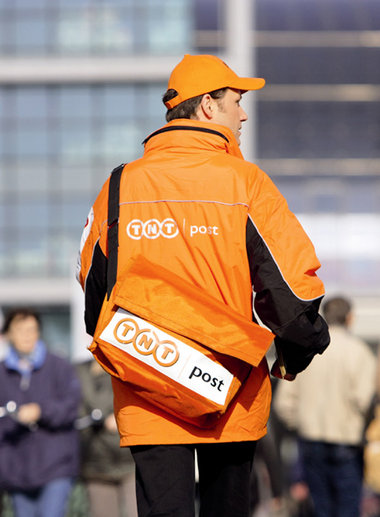 Konkurrenten der Post AG, wie z.B. TNT, versuchen mit allen Mitt... Konkurrenten der Post AG, wie z.B. TNT, versuchen mit allen Mitt...