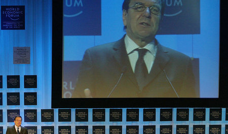 »Wir haben den besten Niedriglohnsektor«: Gerhard Schröder am 28...
