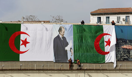 Wahlkampf in Algerien: Ikonische Darstellung Bouteflikas vor der...