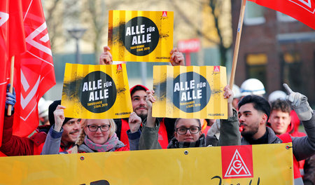 Lassen sich nicht hinhalten: Streikende Beschäftigte der Thyssen...