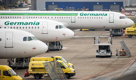 Heben nicht mehr ab: Germania-Flugzeuge standen am Dienstag auf ...