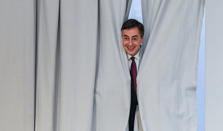 Ja, wer war denn das? Im Deutschlandfunk darf der frühere nieder...