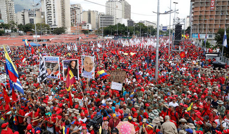 Caracas, 2. Februar: Zehntausende Anhänger Präsident Maduros dem...