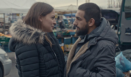 Auf der Suche nach dem Neuanfang: Burcu (Deniz Orta) und Oray (Z... Auf der Suche nach dem Neuanfang: Burcu (Deniz Orta) und Oray (Z...