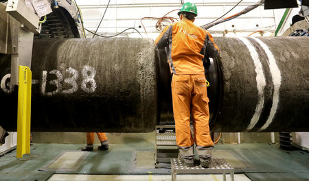 Verlegung von Rohren der Pipeline »Nord Stream 2« am 15. Novembe...