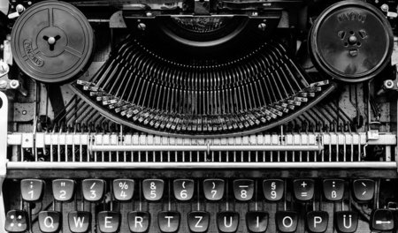 typewriter-1156829.jpg