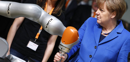 Bundeskanzlerin Angela Merkel ist über die Übernahme des Roboter