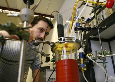 Waffeninspektion erforderlich? Chemielabor der TU München-Garchi... Waffeninspektion erforderlich? Chemielabor der TU München-Garchi...