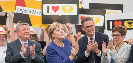 Carsten Linnemann (2. v. r.) klatscht der Groko Mut zu. Neben ih...