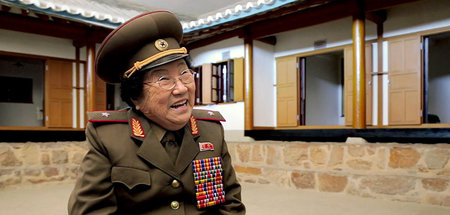 Die nordkoreanische Generälin Jong Ku-gang, Abgeordnete und ehem