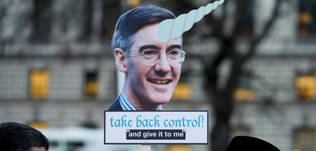 Der konservative Unterhausabgeordnete Jacob Rees-Mogg betätigt s... Der konservative Unterhausabgeordnete Jacob Rees-Mogg betätigt s...